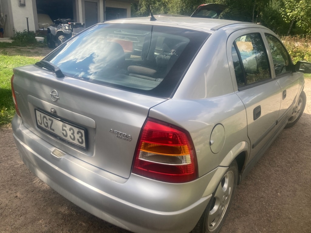 Opel Astra 5-dörrar 1.6i Manuell 1999, bild 4/6