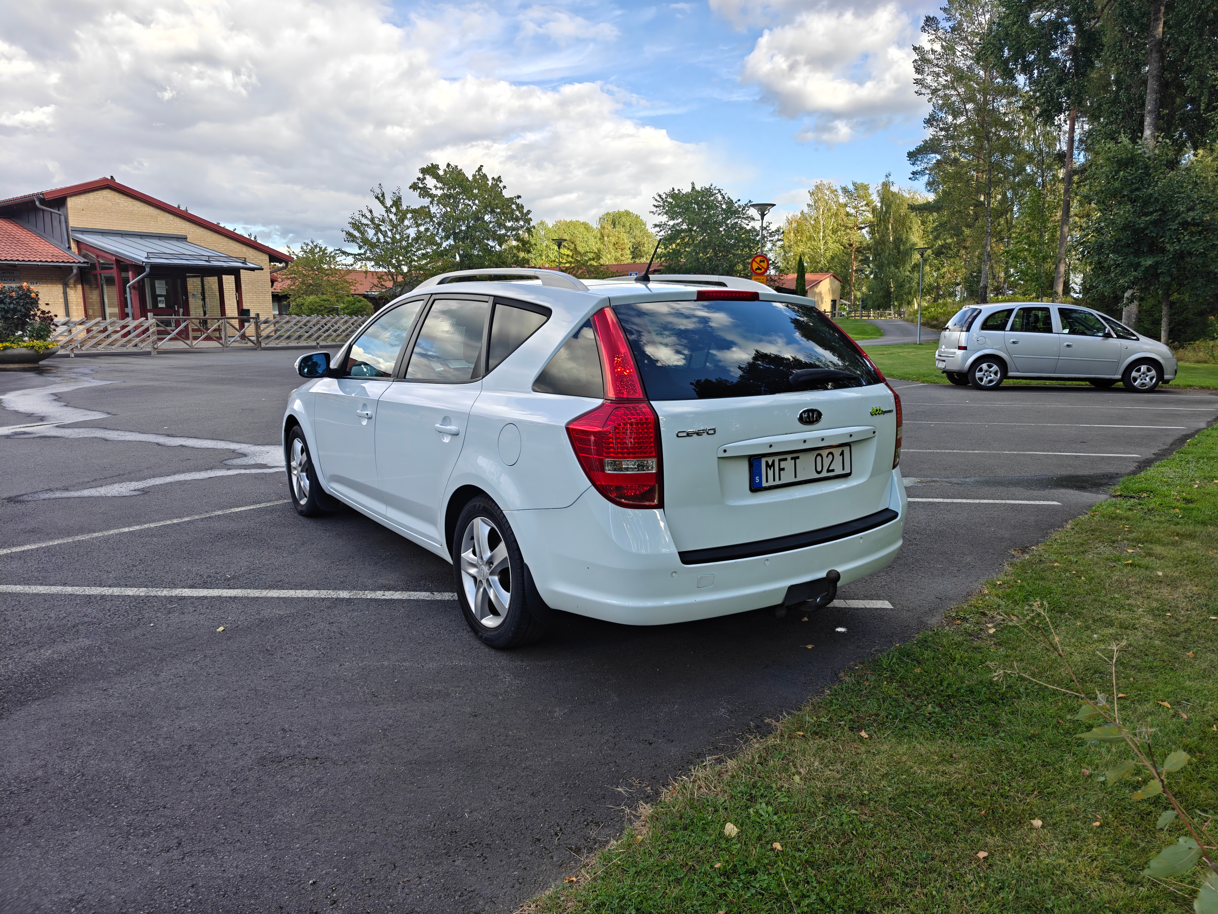Kia Ceed sw 1.6 CRDi Manuell 2012, bild 3/10