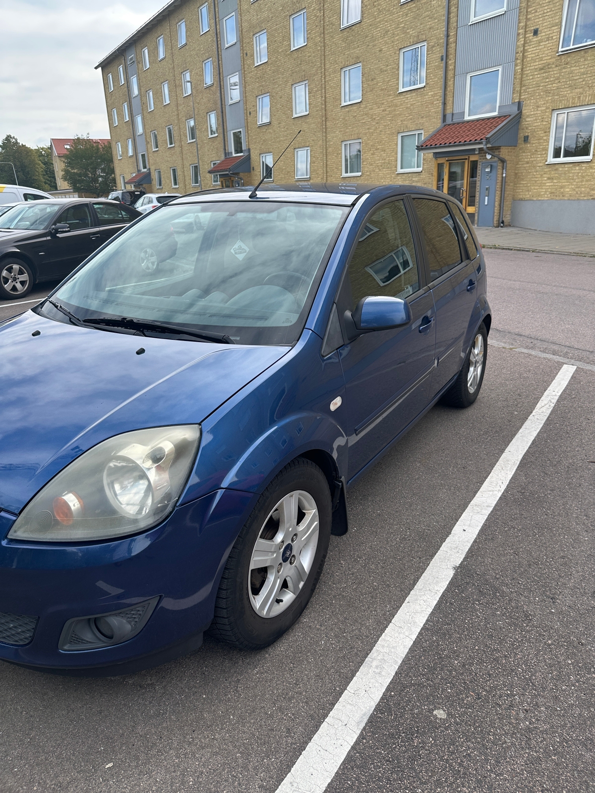 Ford Fiesta 5-dörrar 1.4 Manuell 2008, bild 2/9