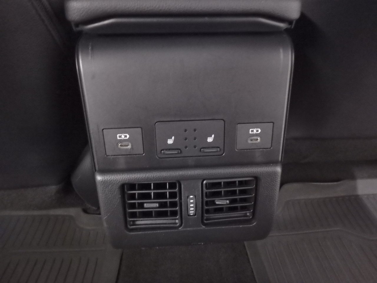 Subaru Solterra 2023, photo 7/10