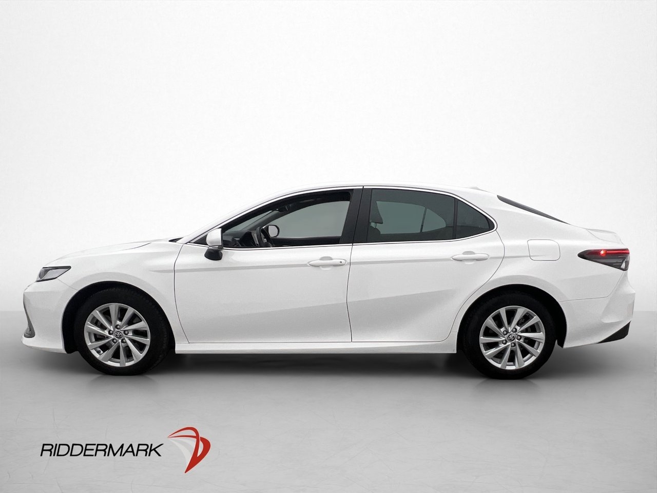 Toyota Camry Hybrid Executive Skinn 2024, bild 6/24