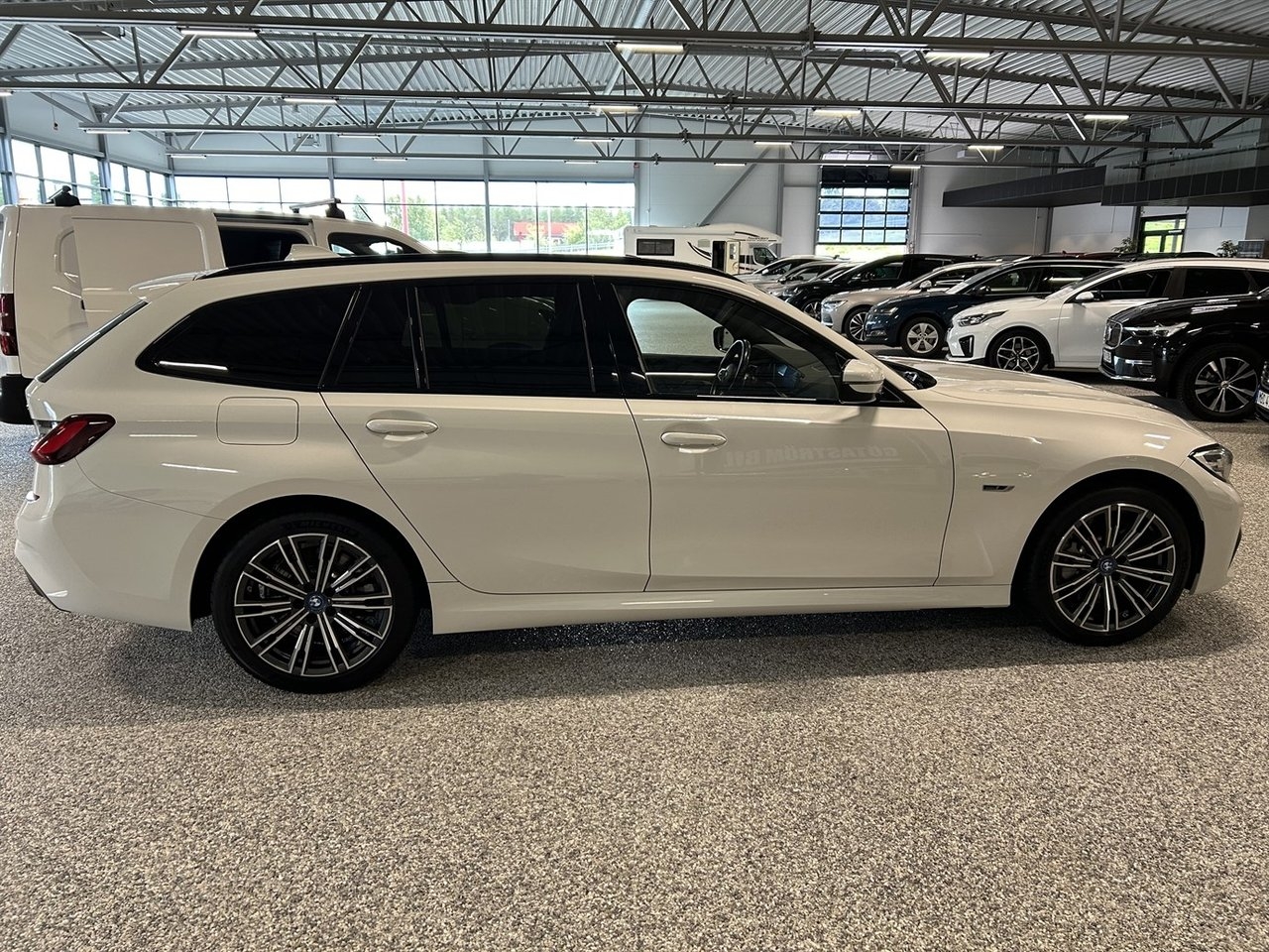 BMW 330 2022, kuva 7/10