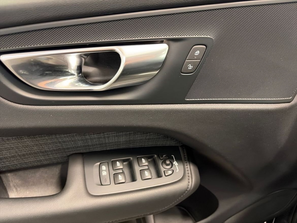 Volvo XC60 2024, kuva 4/13
