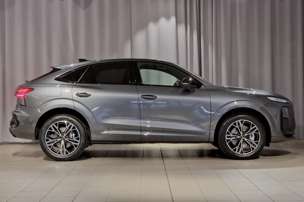 Audi Q3 E-HYBRID 272 HK S TRONIC S-line 2026, photo 3/16