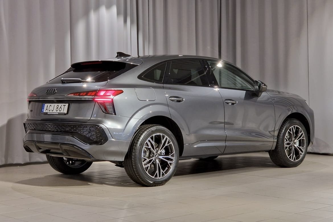 Audi Q3 E-HYBRID 272 HK S TRONIC S-line 2026, photo 4/16