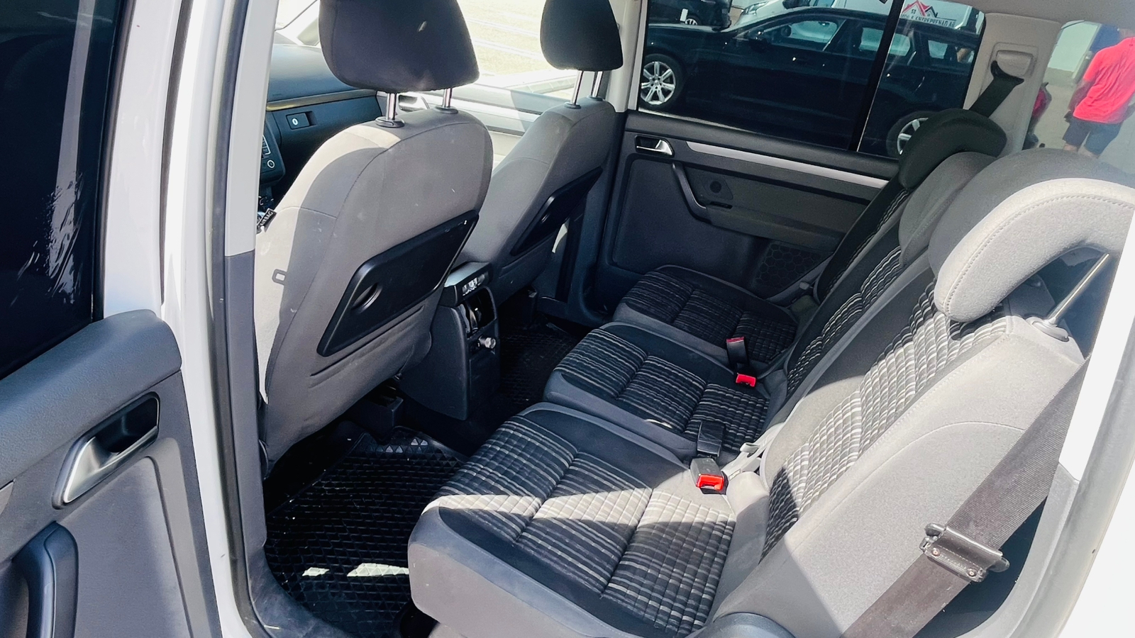 Volkswagen Touran 2011, bild 8/8