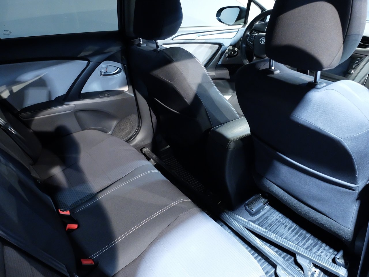 Toyota Avensis 2016, bild 7/9