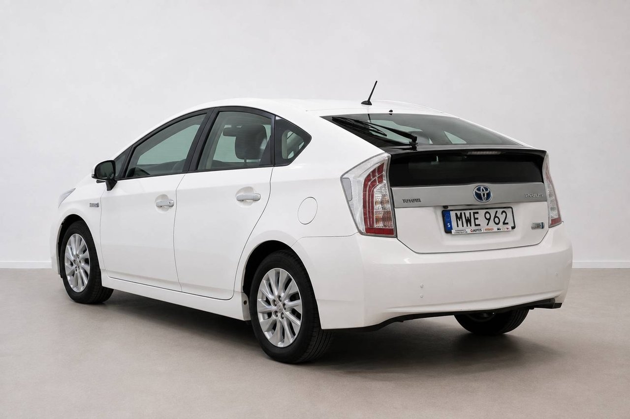 Toyota Prius Plug-in Hybrid 2015, photo 5/10