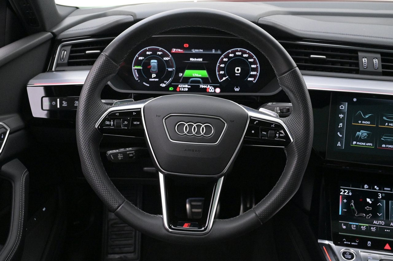 Audi Q8 55 e-tron S-line Pano 2024, bild 7/10