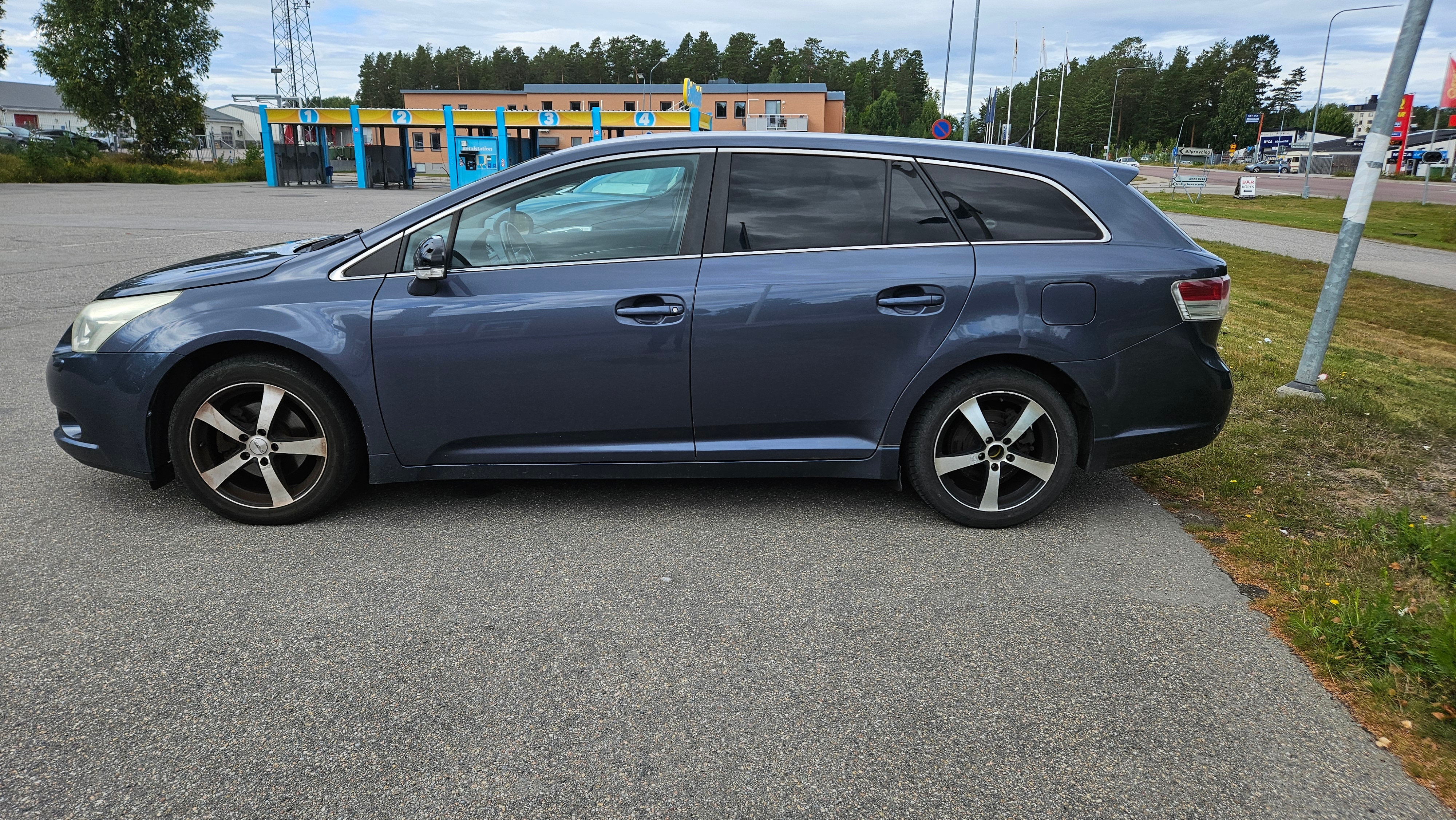 Toyota Avensis Kombi 2.0 Manuell 2009, bild 2/7
