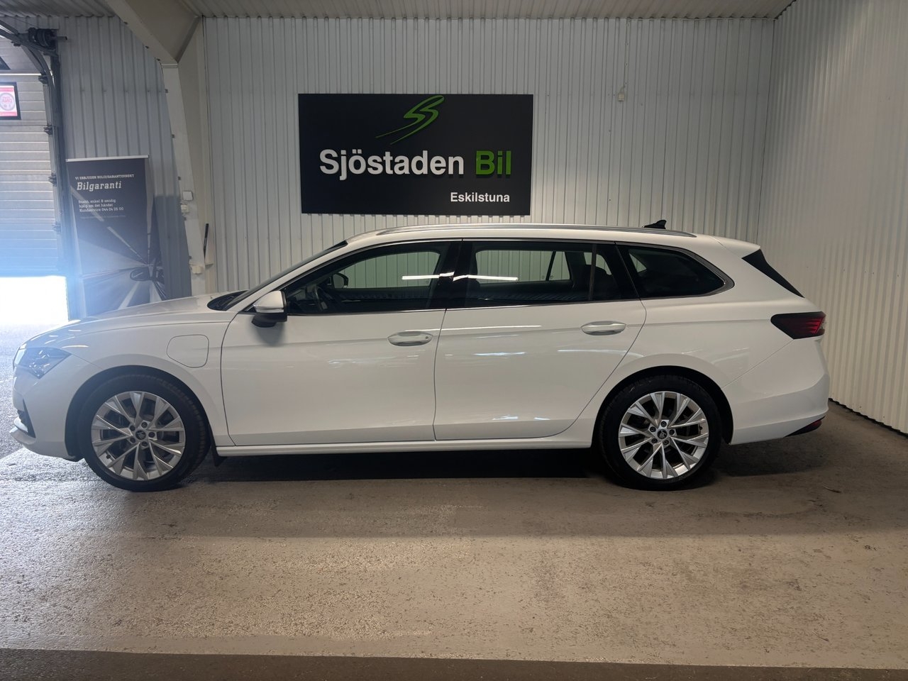 Skoda Superb 2025, bild 2/10
