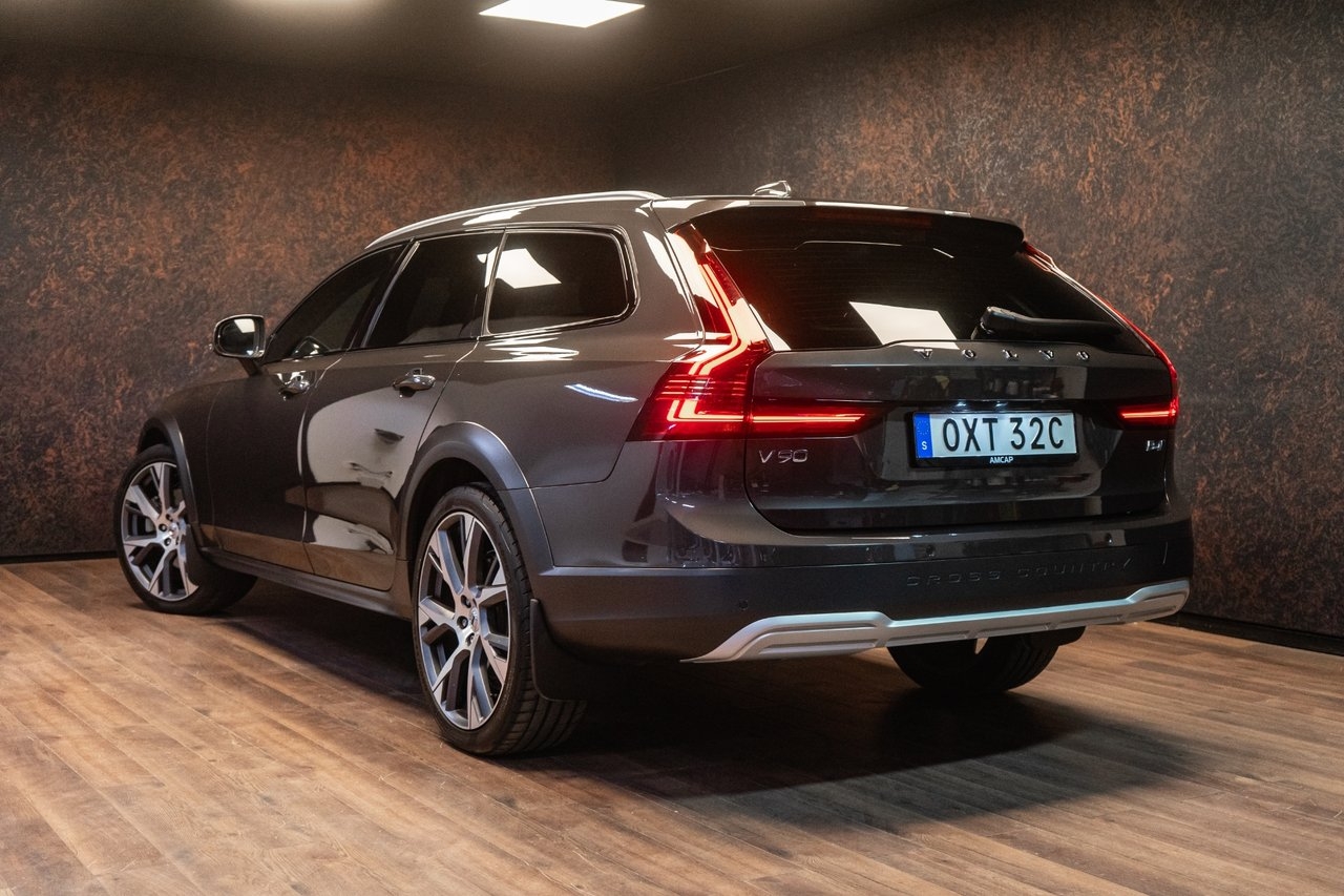 Volvo V90 Cross Country B4 AWD 197hk 2023, bild 6/10