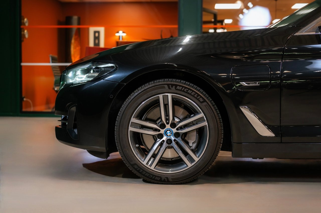BMW 530 e Sedan Steptronic LCI / Drag 2022, photo 7/10