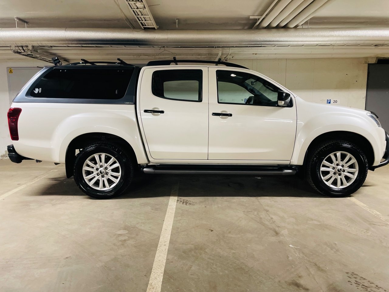 Isuzu D-max Crew Cab 2.5 4WD Skinn Kåpa 2016, bild 6/10