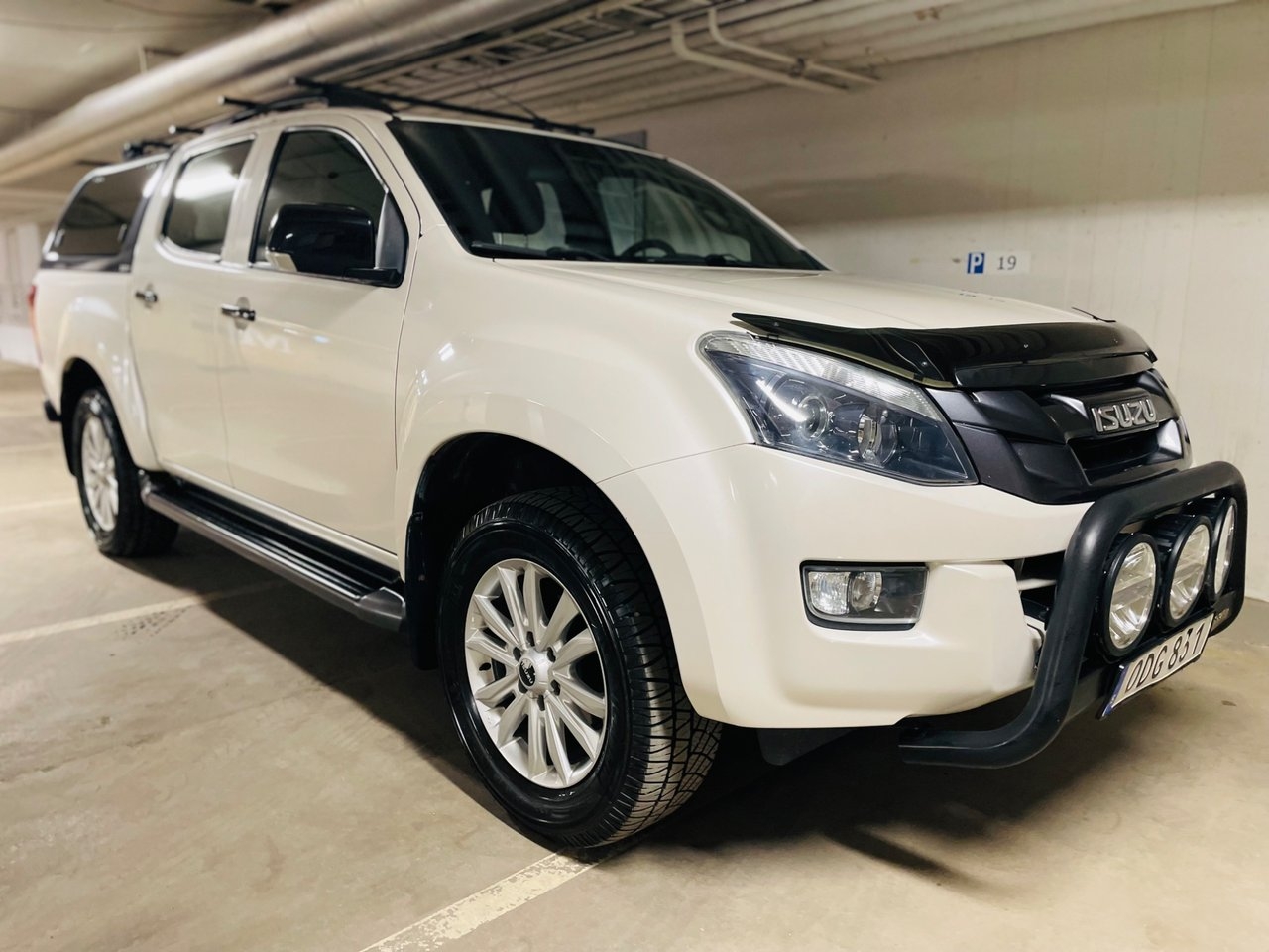 Isuzu D-max Crew Cab 2.5 4WD Skinn Kåpa 2016, bild 7/10