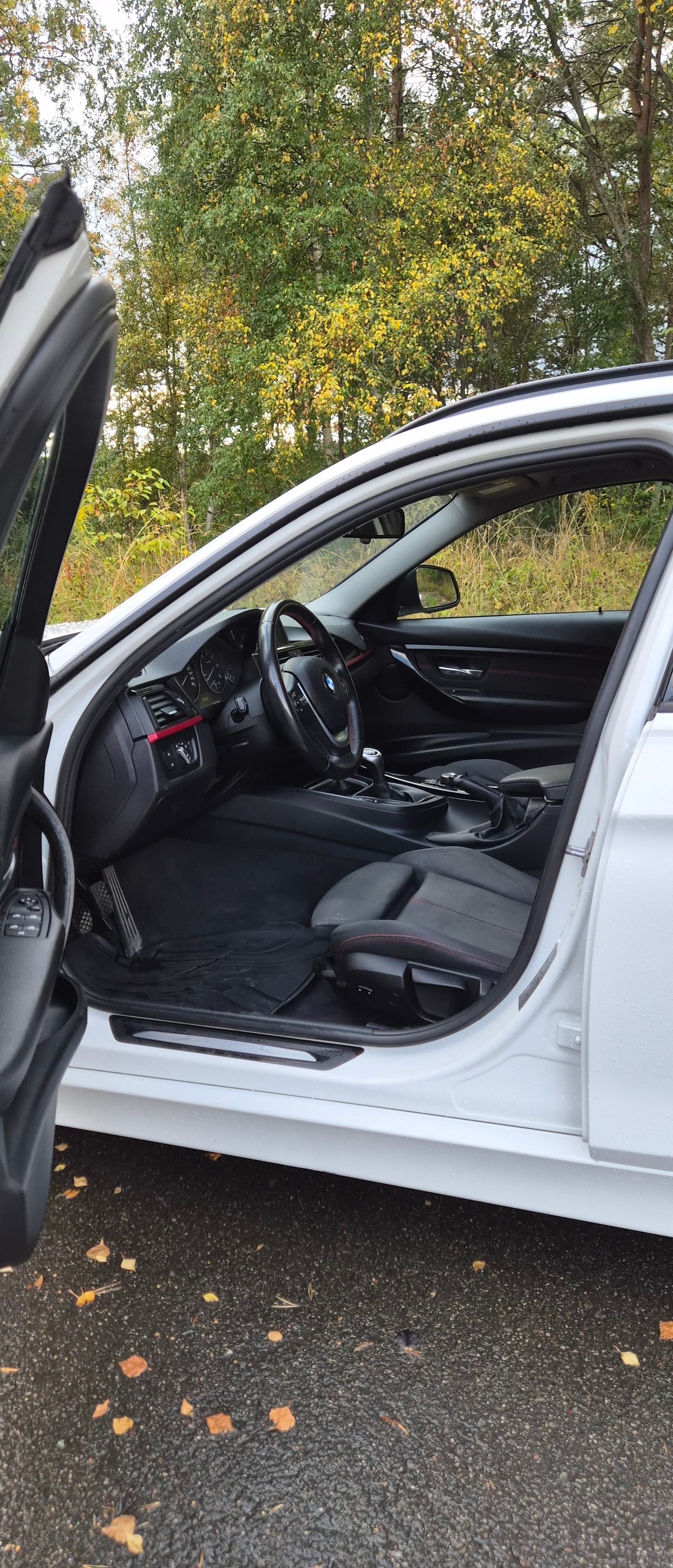 BMW 320 d xDrive Touring Manuell 2014, photo 6/9