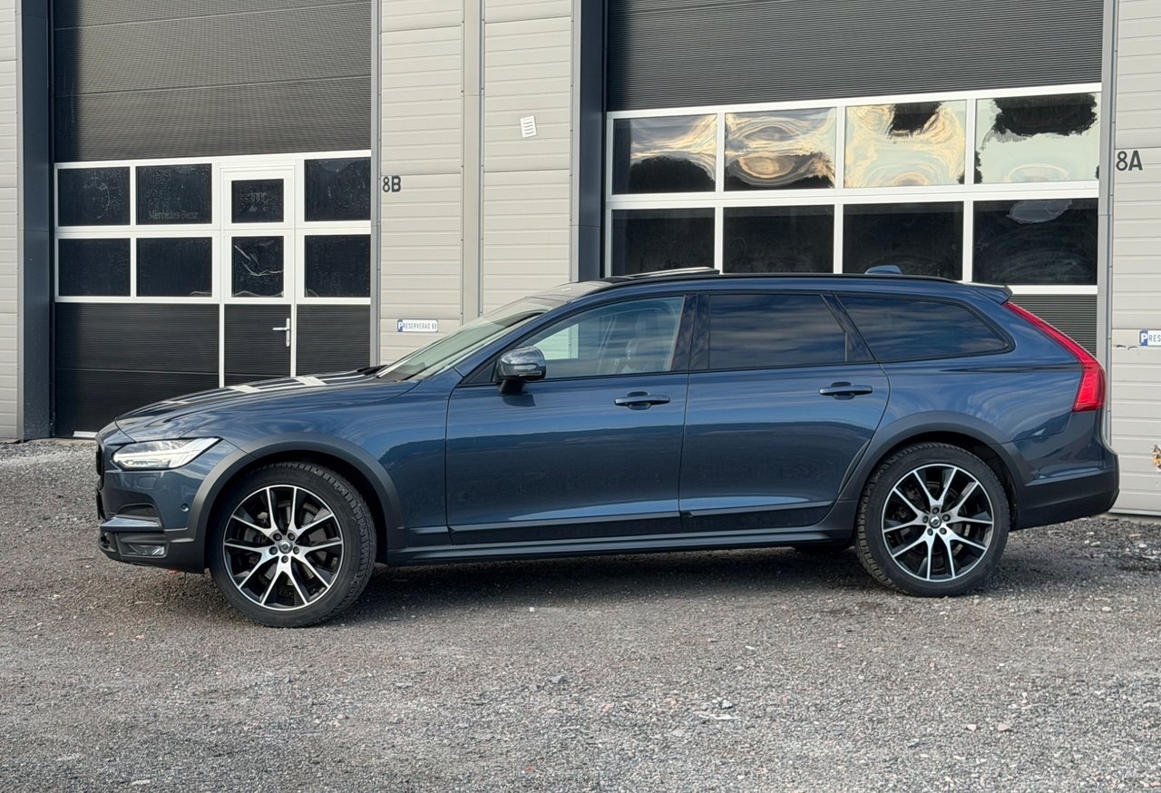 Volvo V90 Cross Country 2018, kuva 2/10