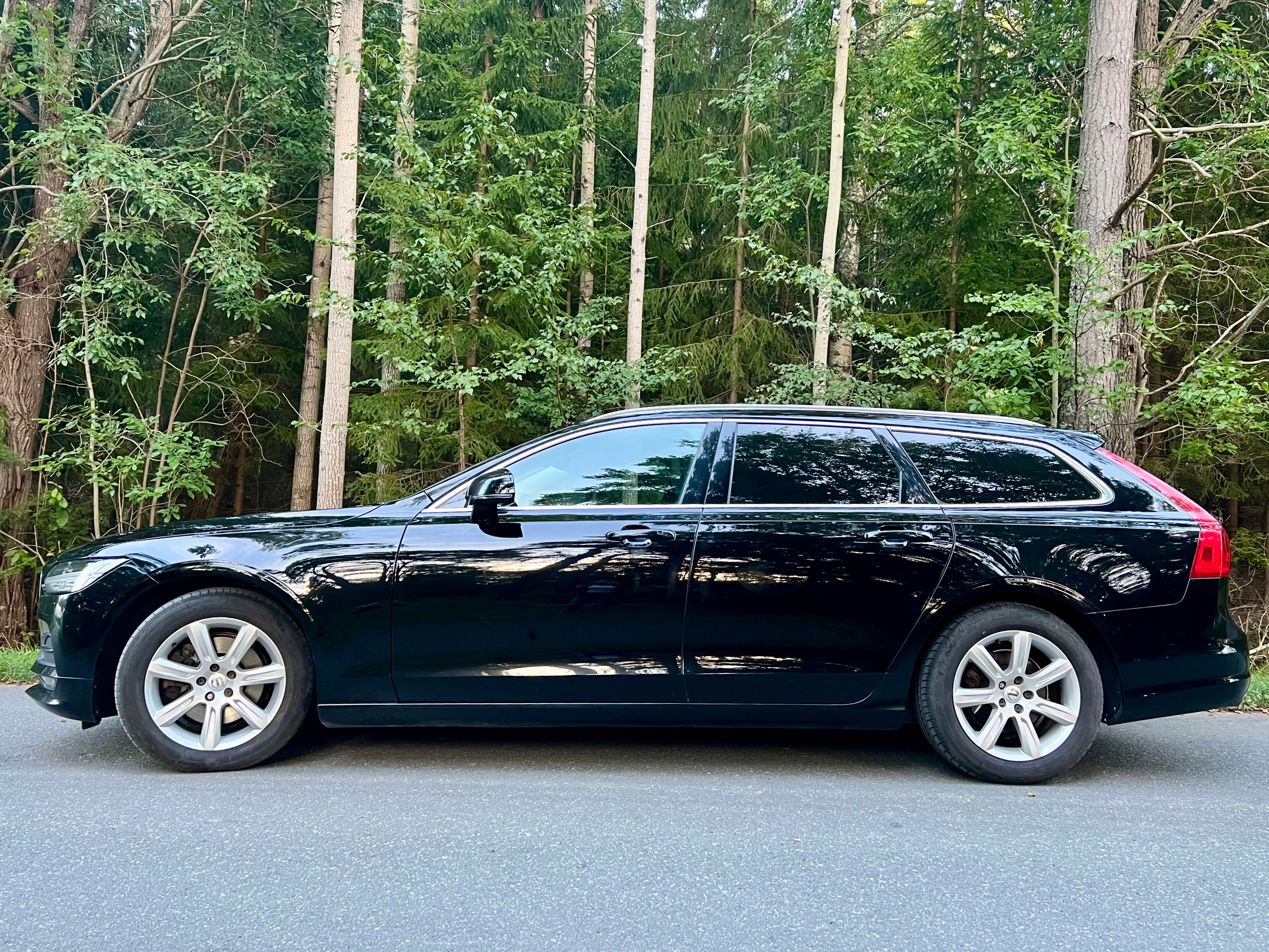 Volvo V90 D4 AWD 2017, photo 2/6