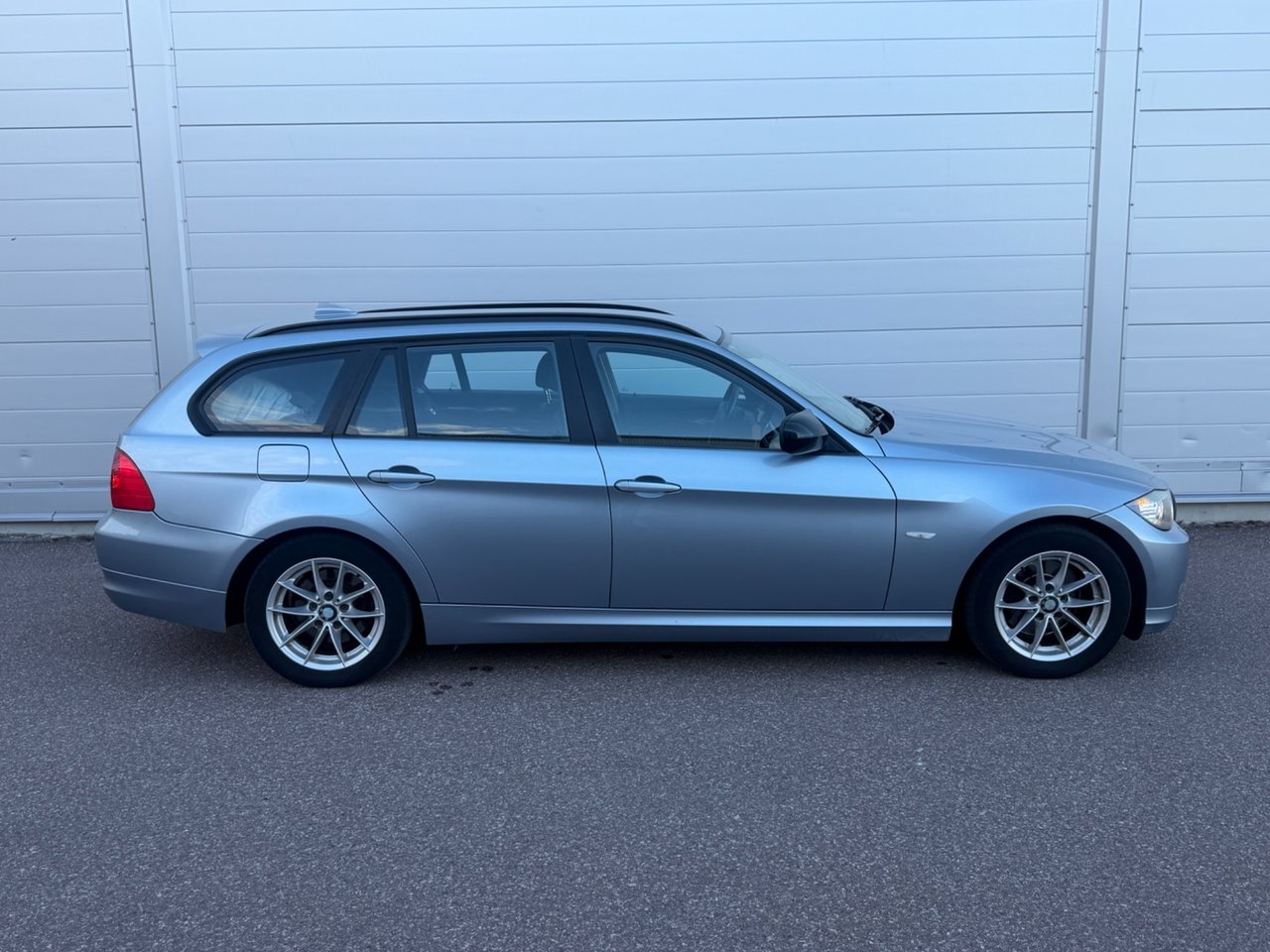 BMW 318 d Touring Comfort Euro 5 2010, bild 7/10