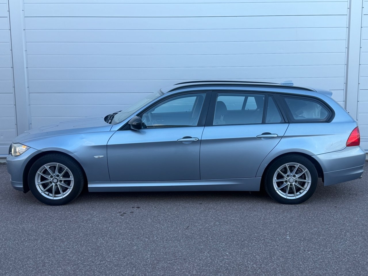 BMW 318 d Touring Comfort Euro 5 2010, bild 3/10