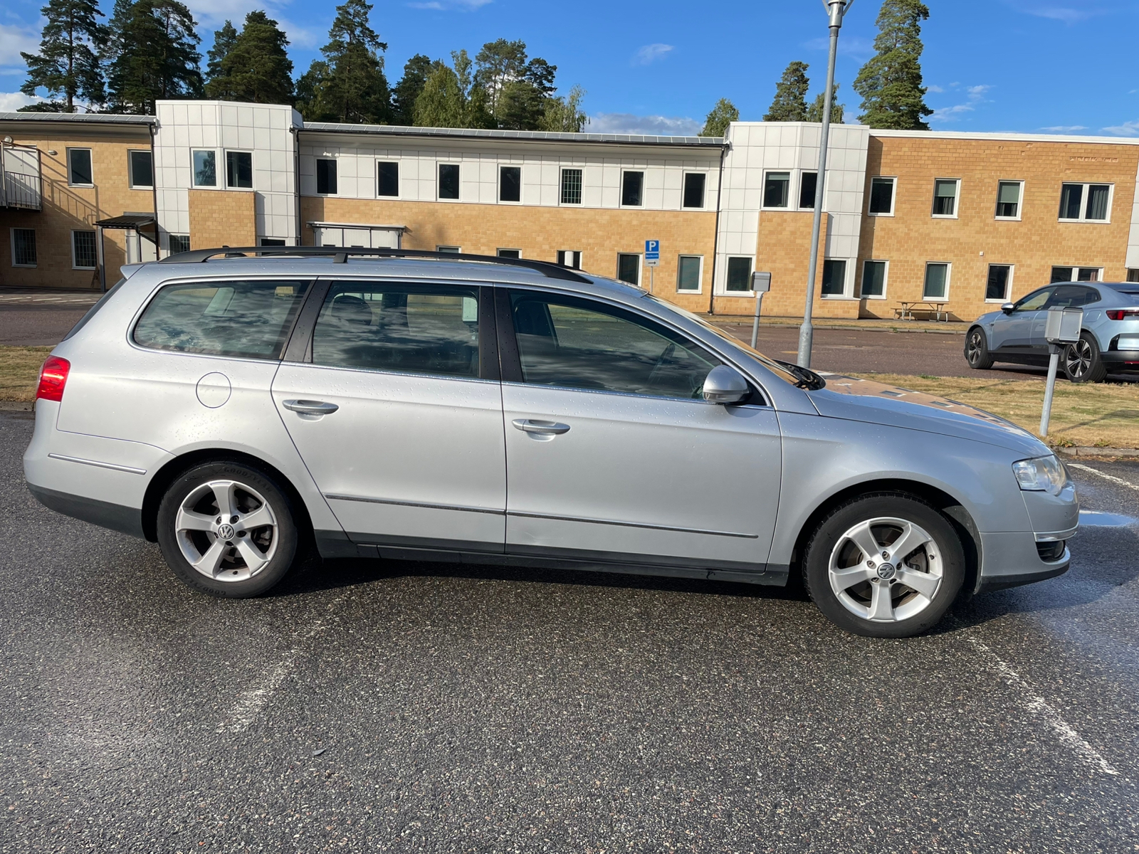 Volkswagen Passat 2010, bild 2/10