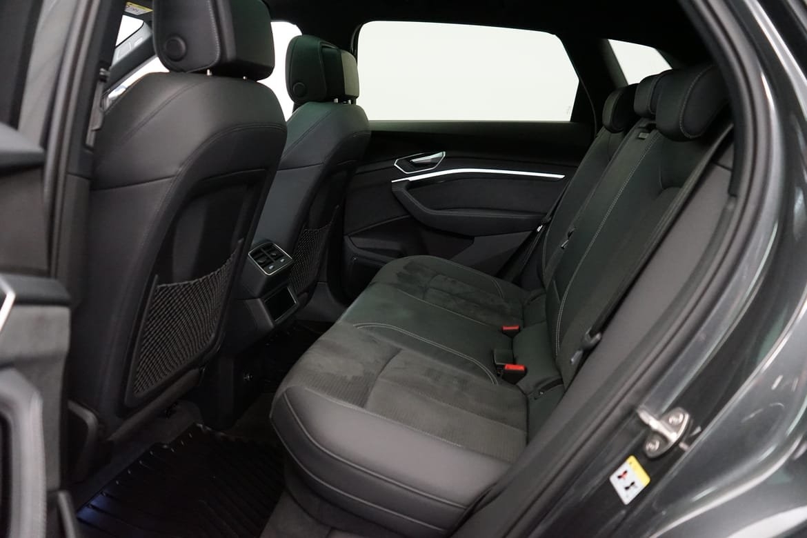 Audi e-tron 55 quattro S line – Taklucka 2022, bild 7/10