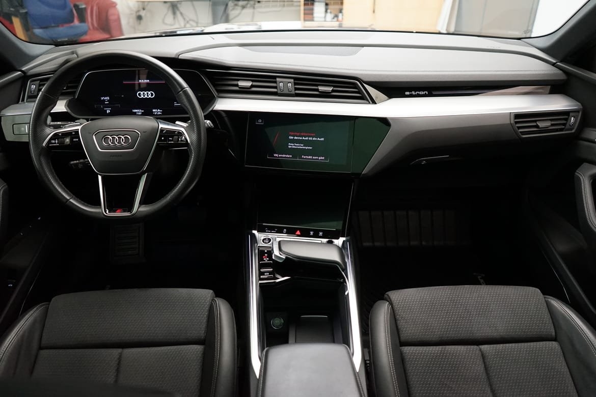 Audi e-tron 55 quattro S line – Taklucka 2022, bild 6/10