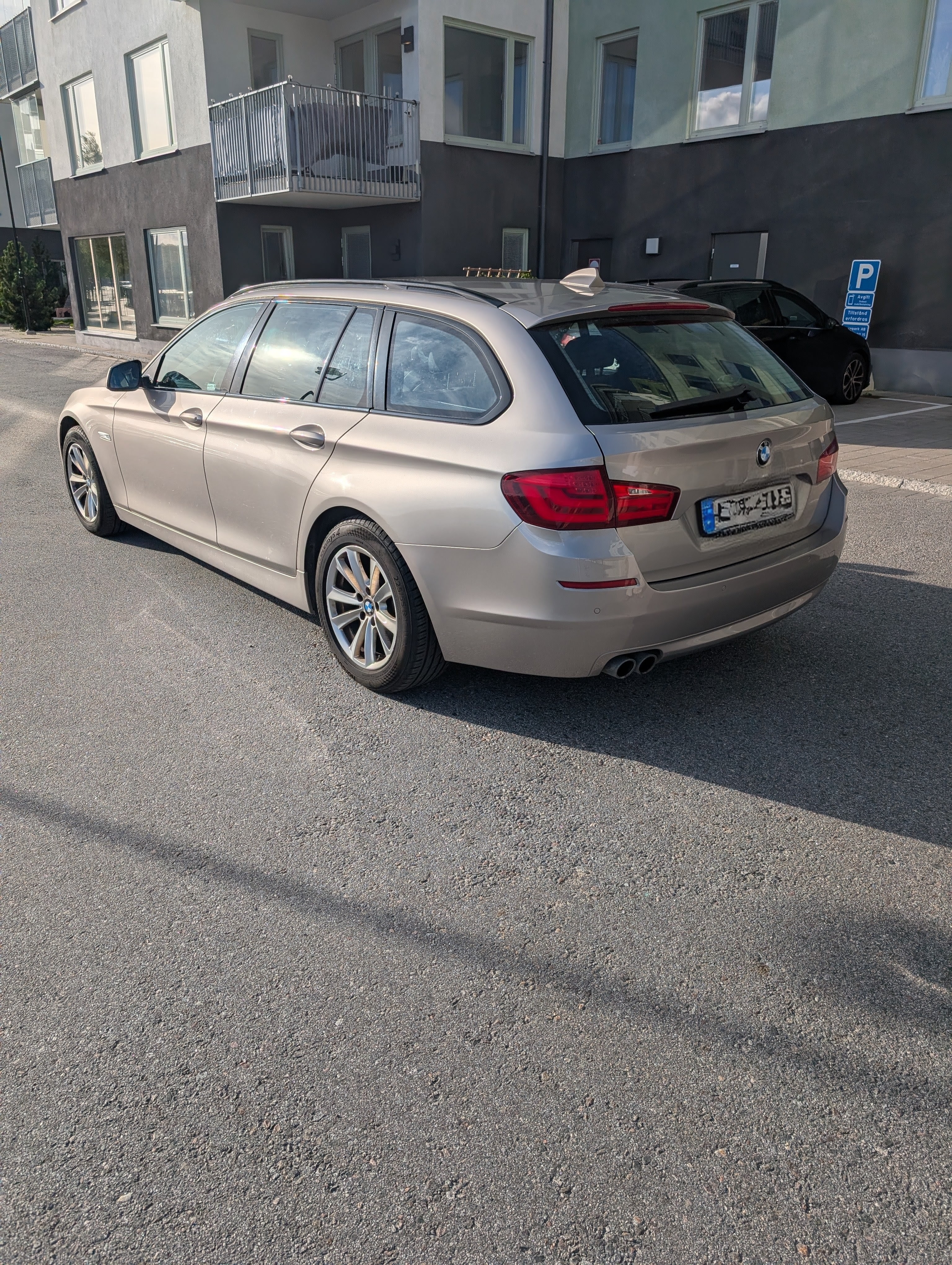 BMW 525 d xDrive Touring Steptronic 2013, bild 2/7