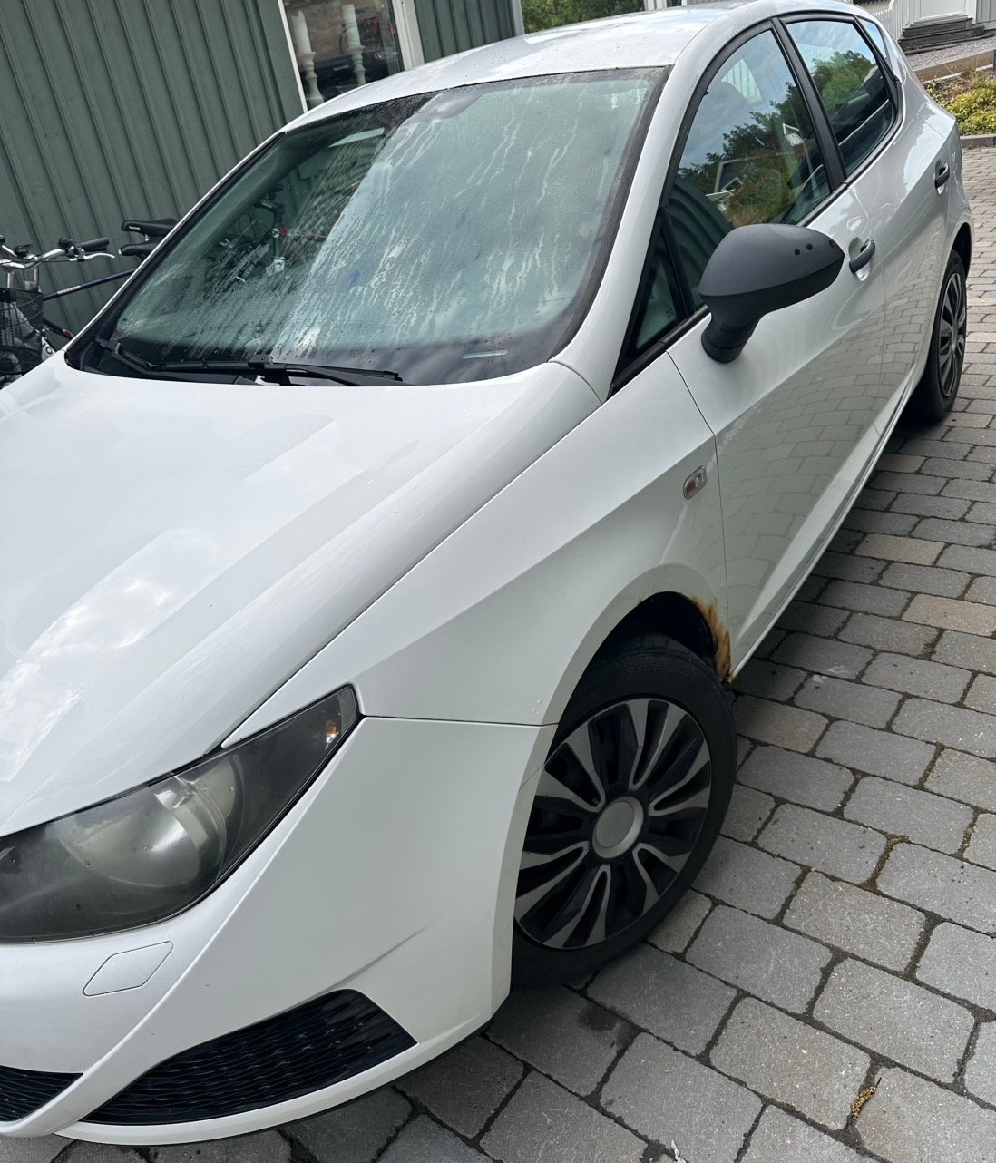 Seat Ibiza 5-dörrar 1.4 16v Manuell 2010, bild 2/5