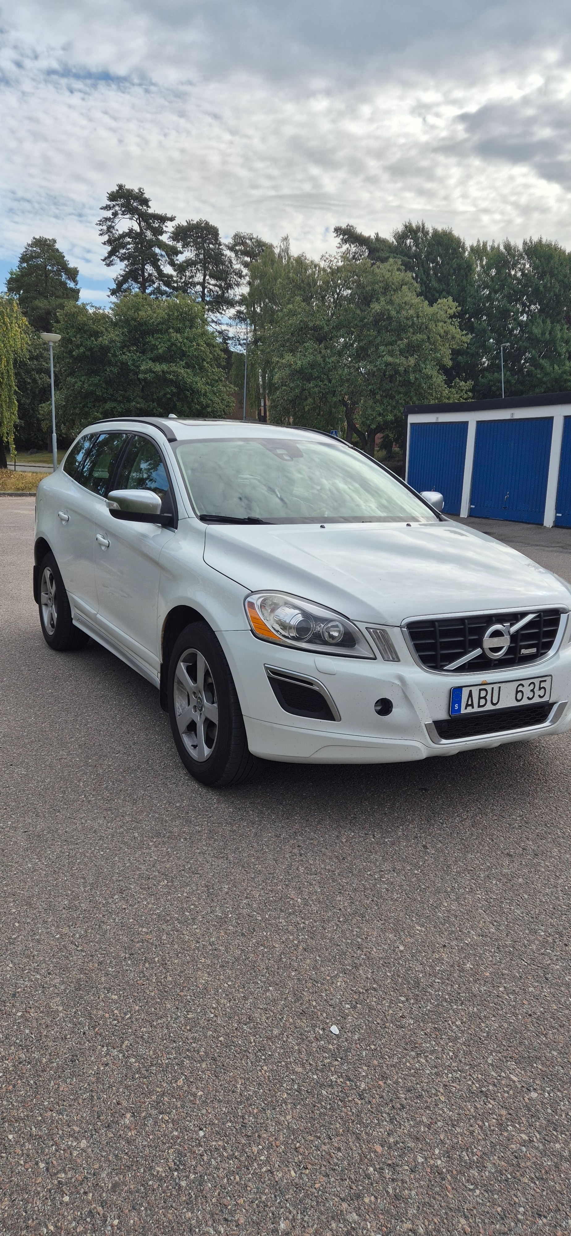 Volvo XC60 D4 AWD Geartronic 2013, bild 2/5