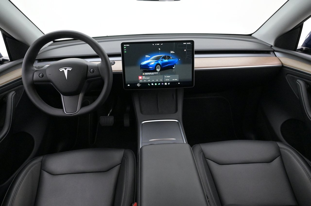 Tesla Model Y Long Range AWD Autopilot 2025, photo 6/10