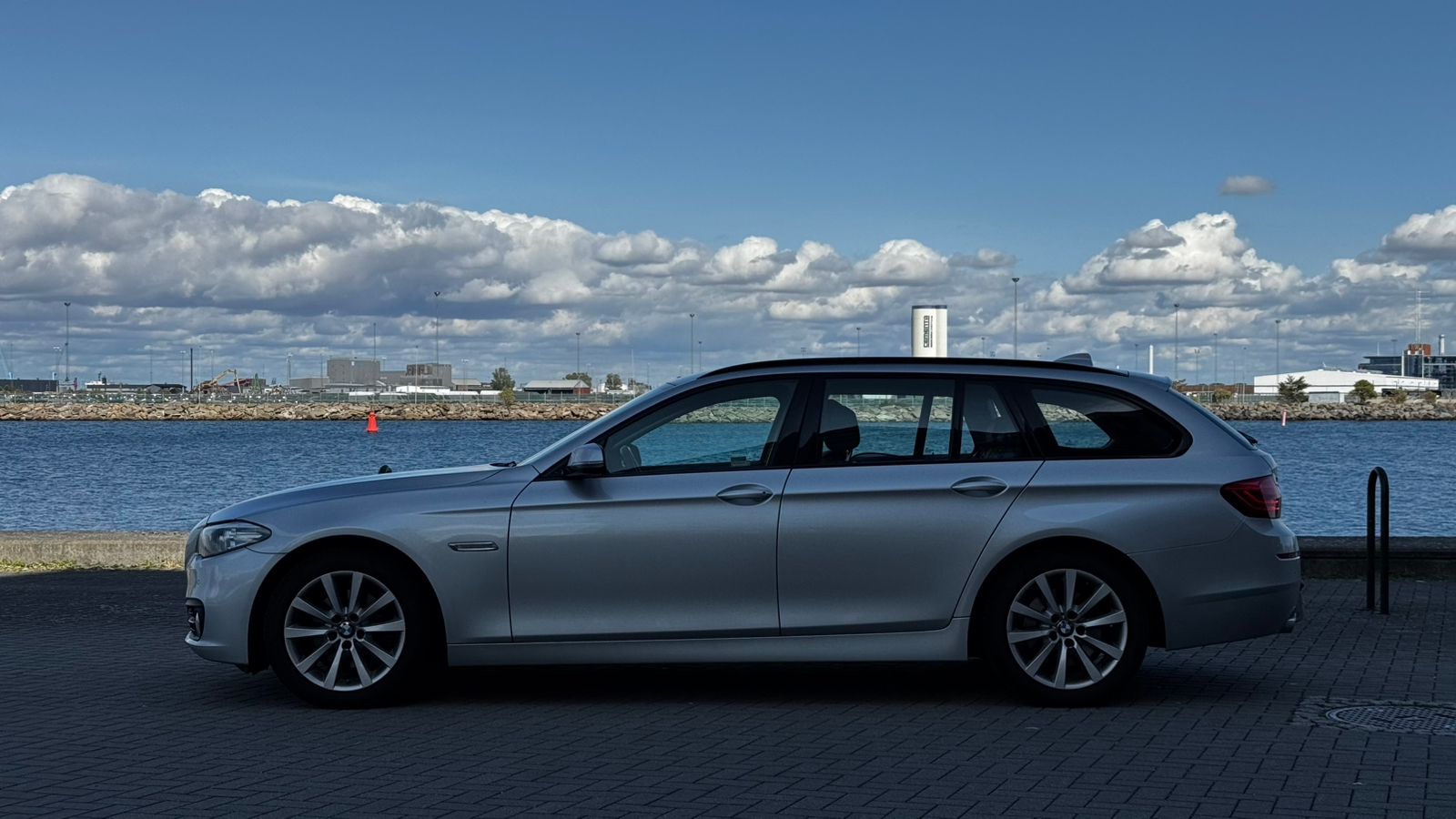 BMW 520 d xDrive Touring Steptronic 2017, bild 2/10