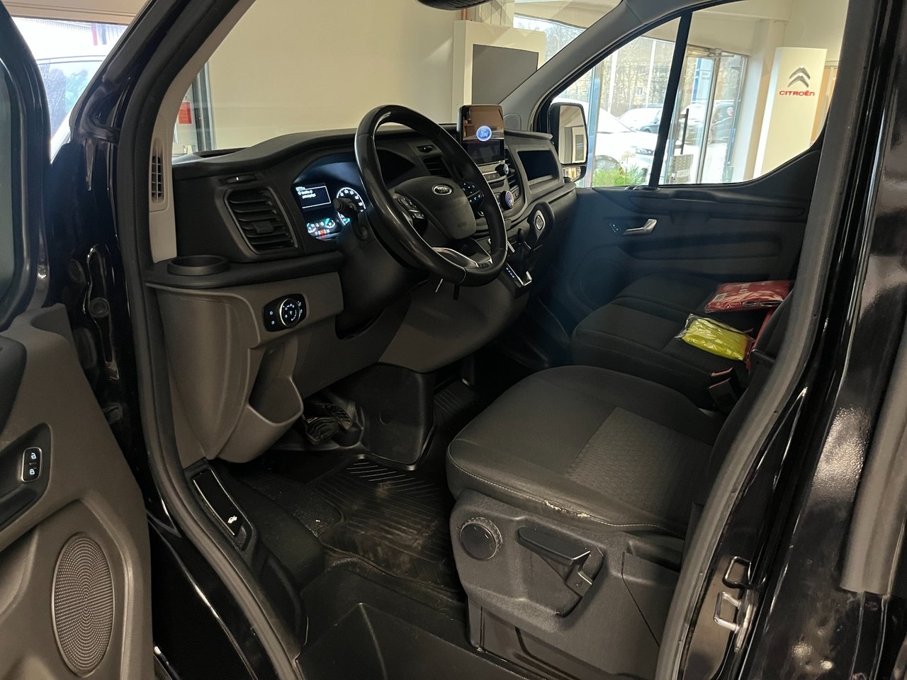 Ford Transit Custom 2023, photo 5/8