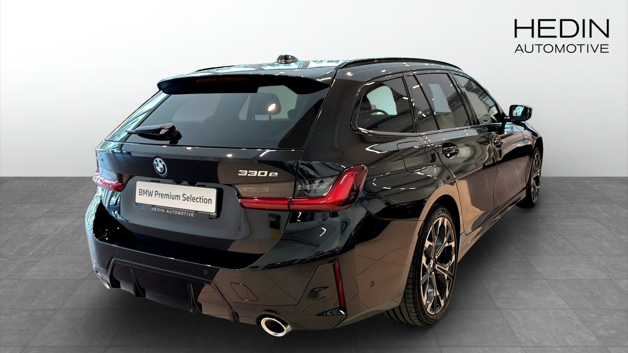 BMW 330 e xDrive Touring M Sport drag 2026, bild 2/9