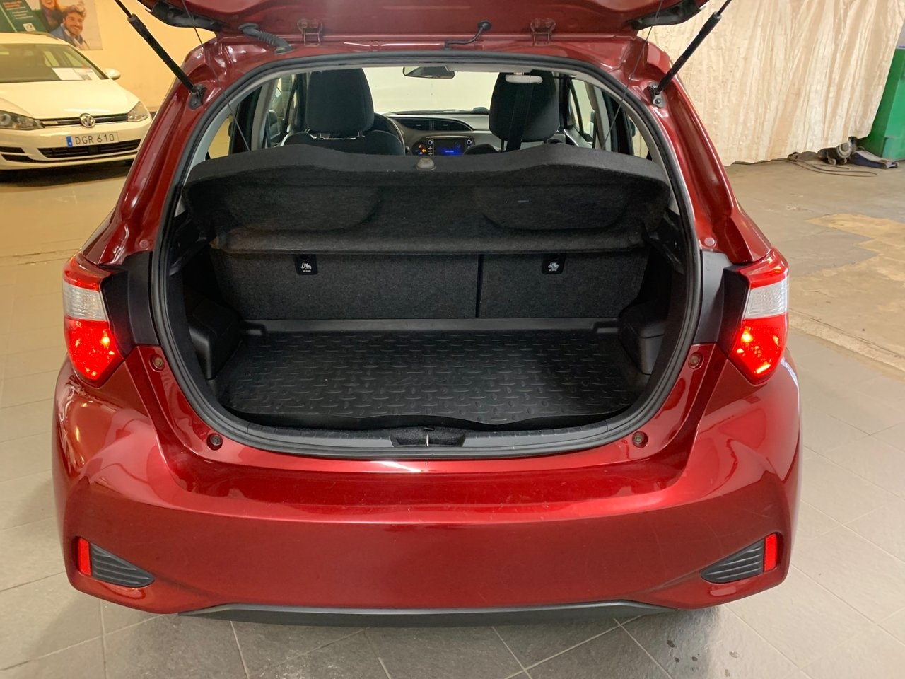 Toyota Yaris Hybrid e-CVT Active Euro 6 2018, bild 7/10