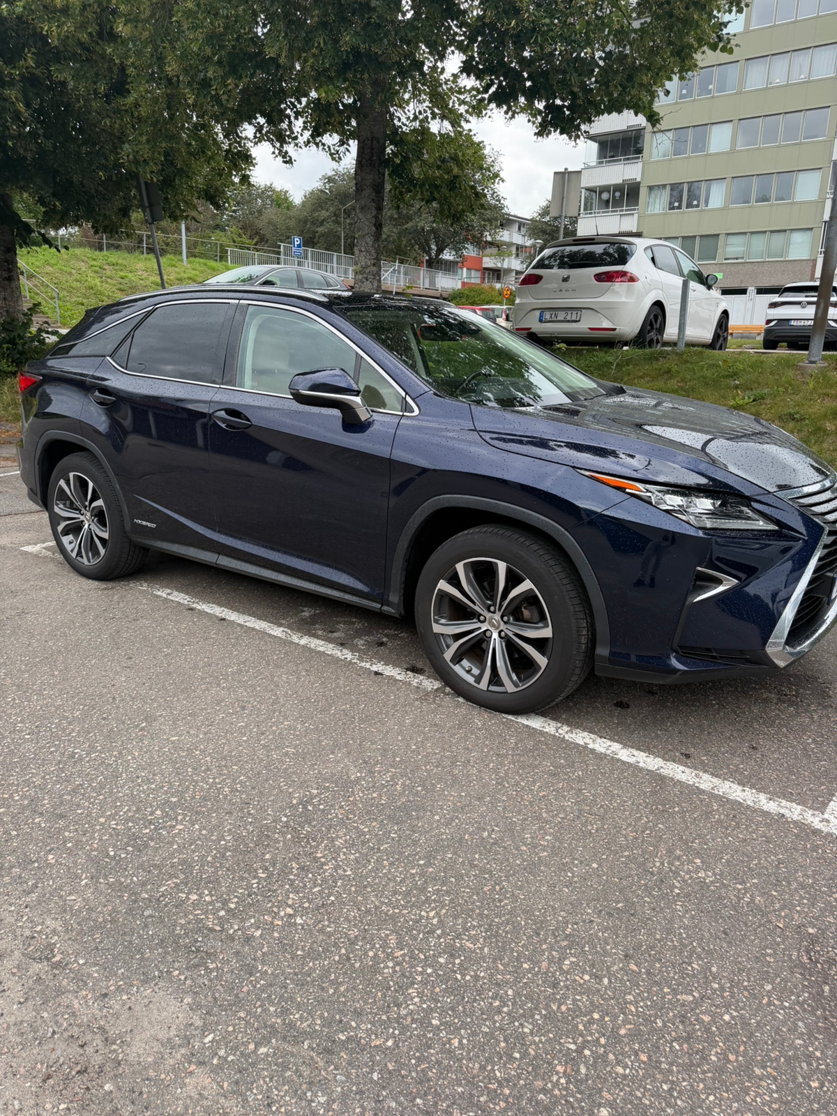 Lexus RX 450h AWD 3.5 V6 AWD E-CVT 2018, bild 2/8