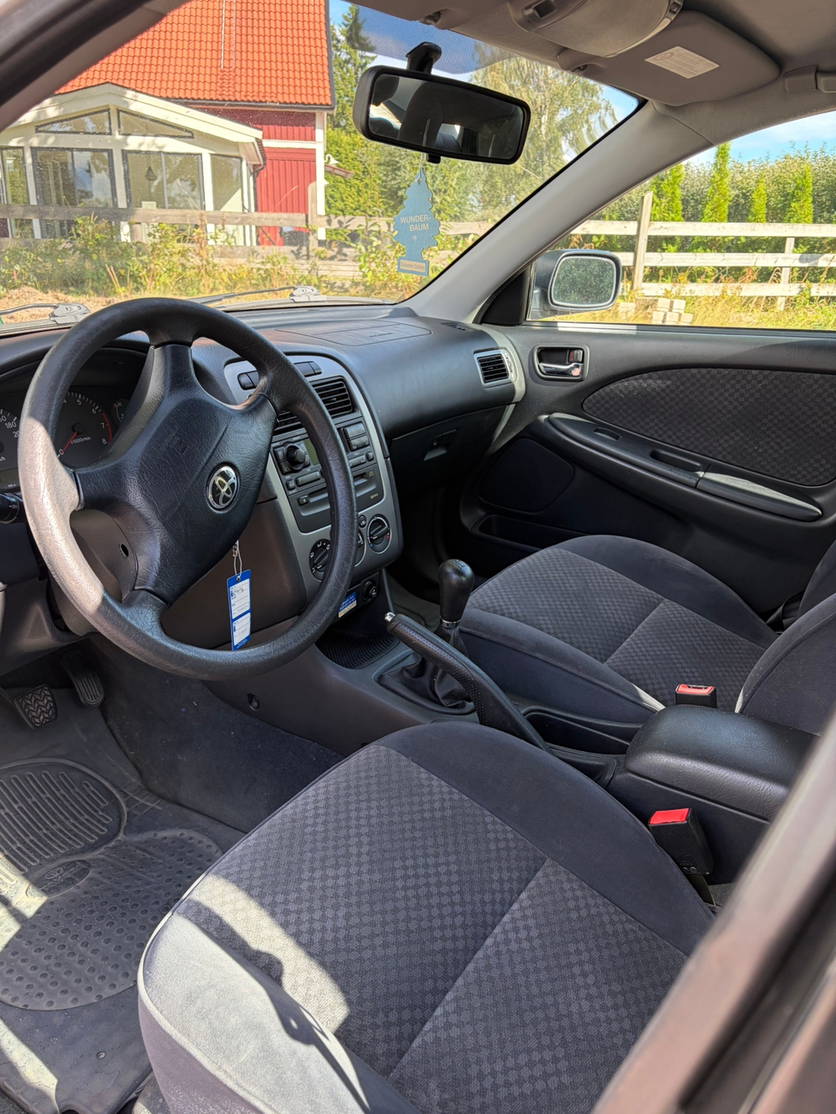 Toyota Avensis 2001, photo 3/5