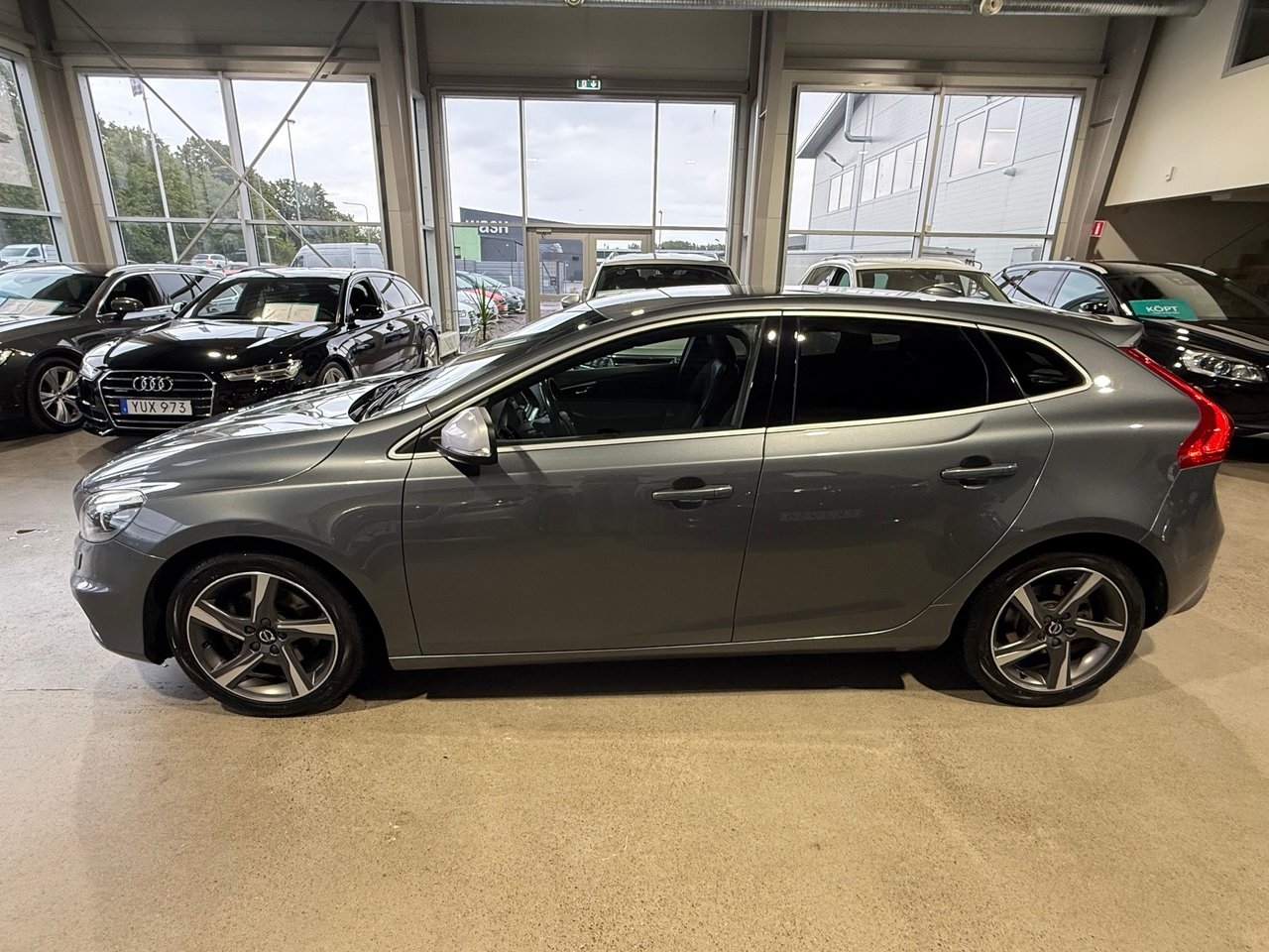 Volvo V40 D3 150hkYour R-Design Euro 6 2016, kuva 5/22