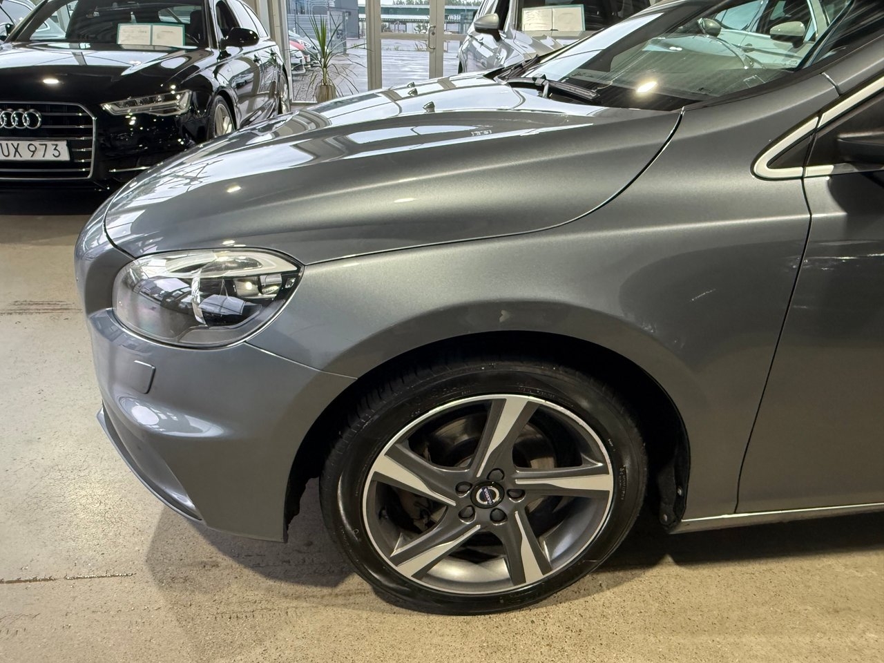 Volvo V40 D3 150hkYour R-Design Euro 6 2016, kuva 4/22