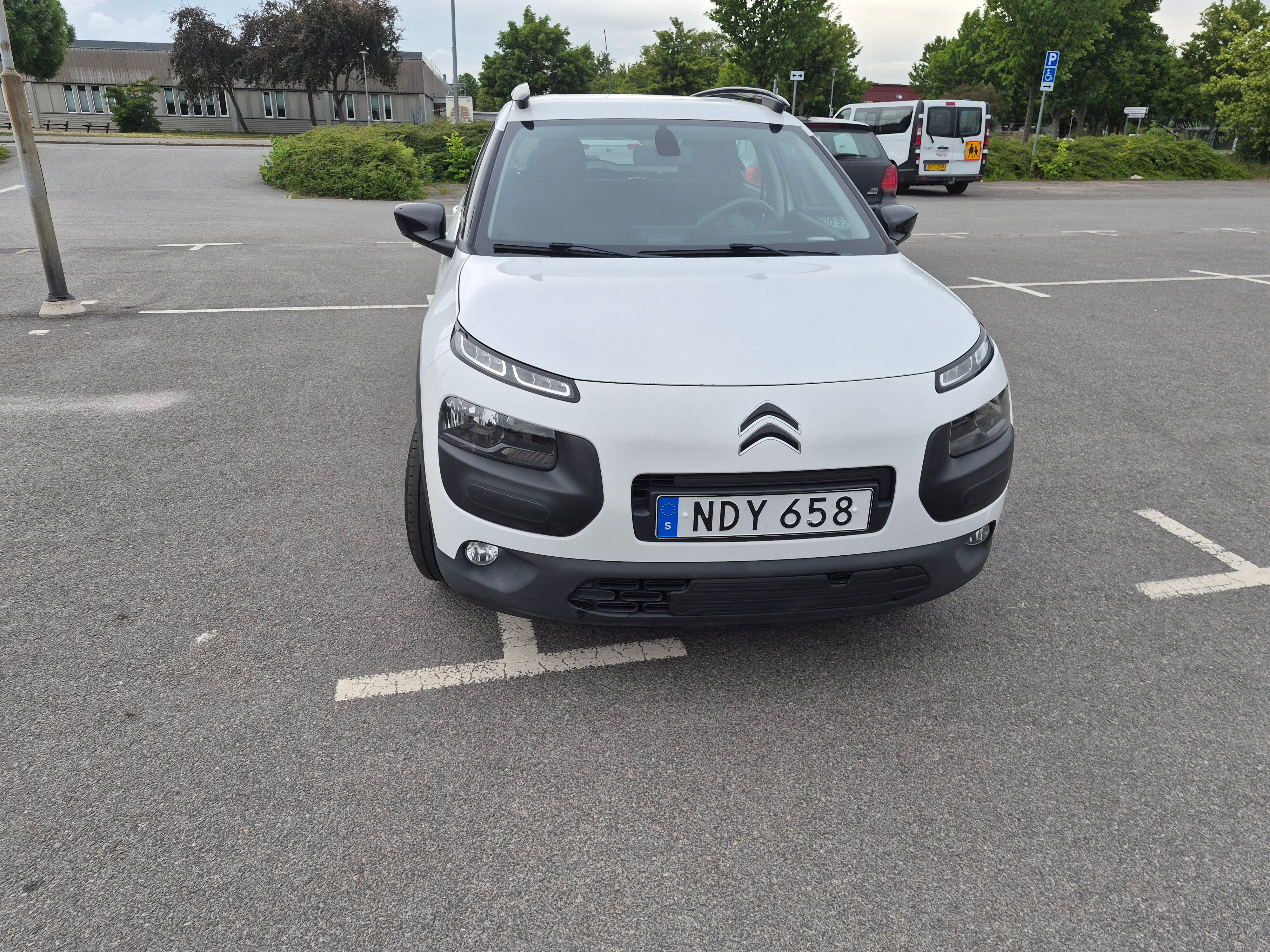 Citroen C4 Cactus 1.2 PureTech EGS 2016, kuva 2/5