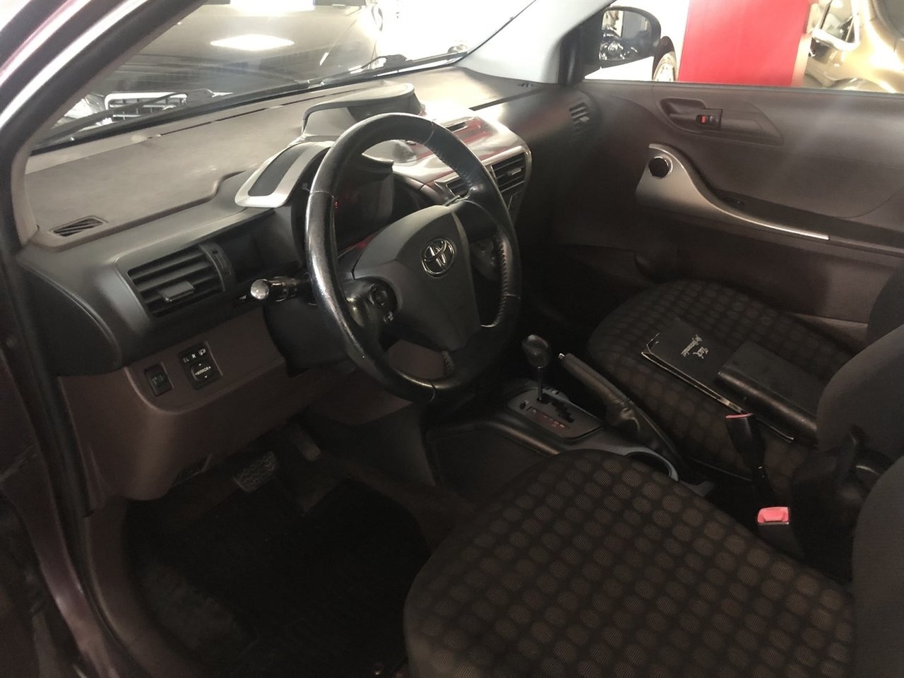 Toyota IQ 1.0 68hk, Automat 2009, bild 5/5