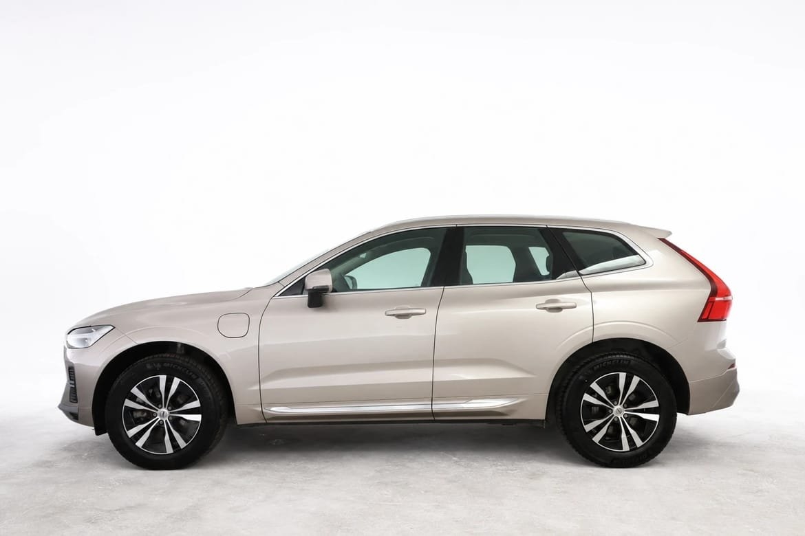 Volvo XC60 T6 Core Special Edition 2025, bild 2/16