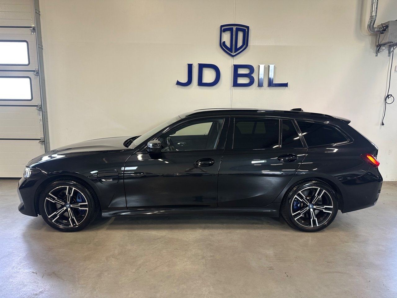 BMW 330 2023, kuva 3/10