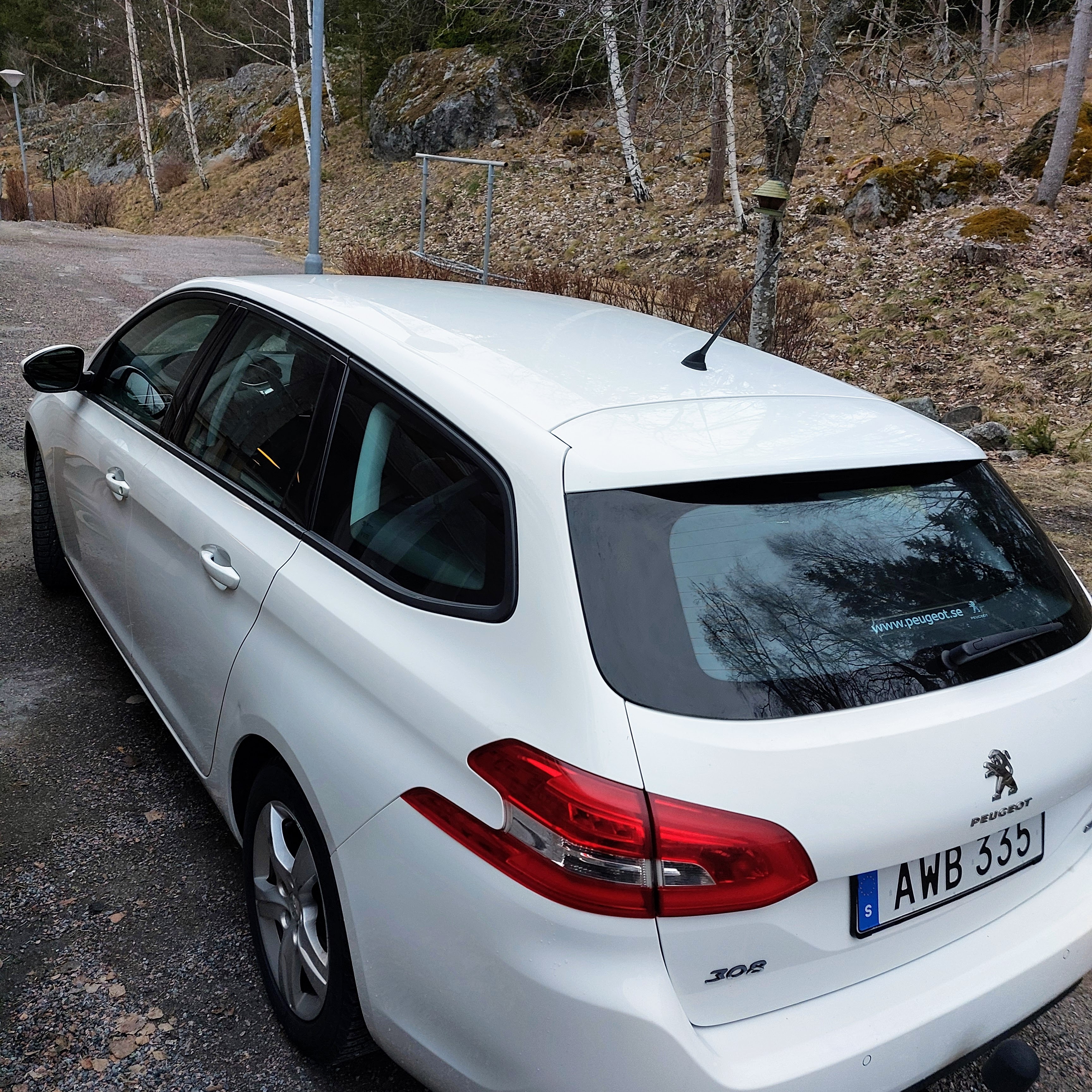Peugeot 308 SW 1.2 PureTech 110 Manuell 2015, bild 2/5