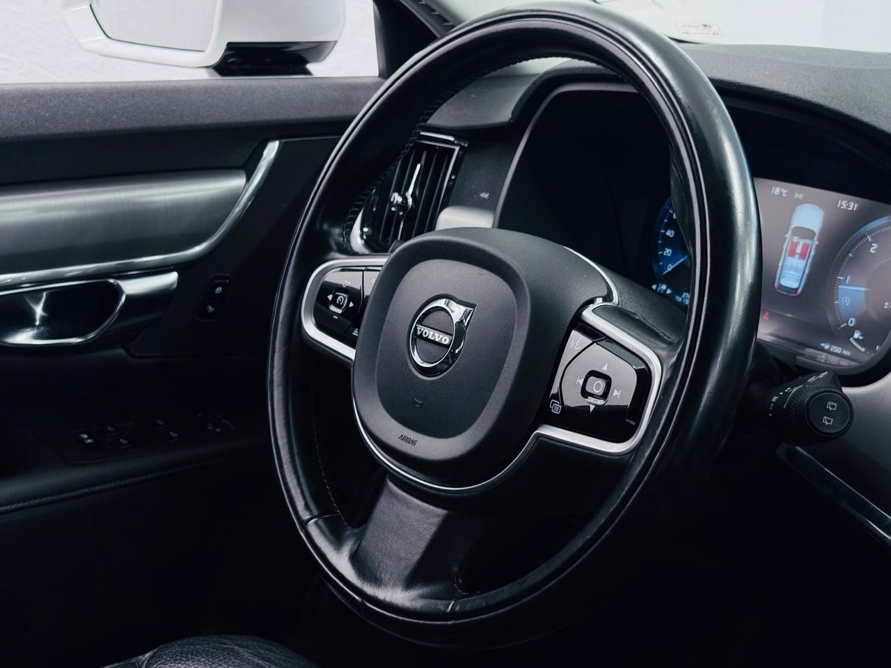 Volvo V90 D4 Geartronic Momentum 190hk 2020, kuva 4/10