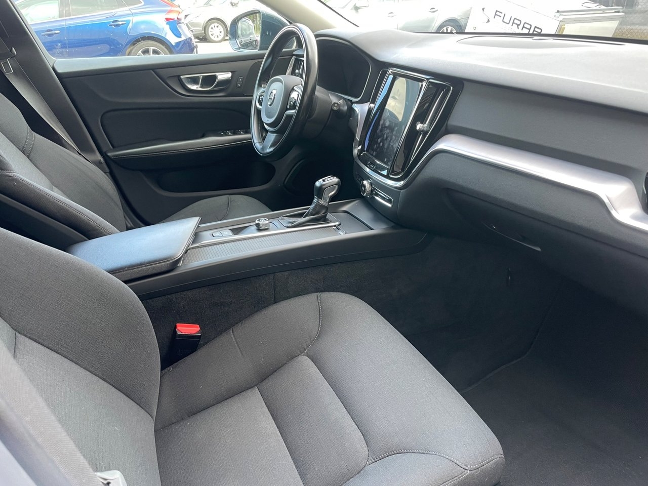 Volvo V60 D4 AWD / Aut. / Momentum 2019, bild 4/9