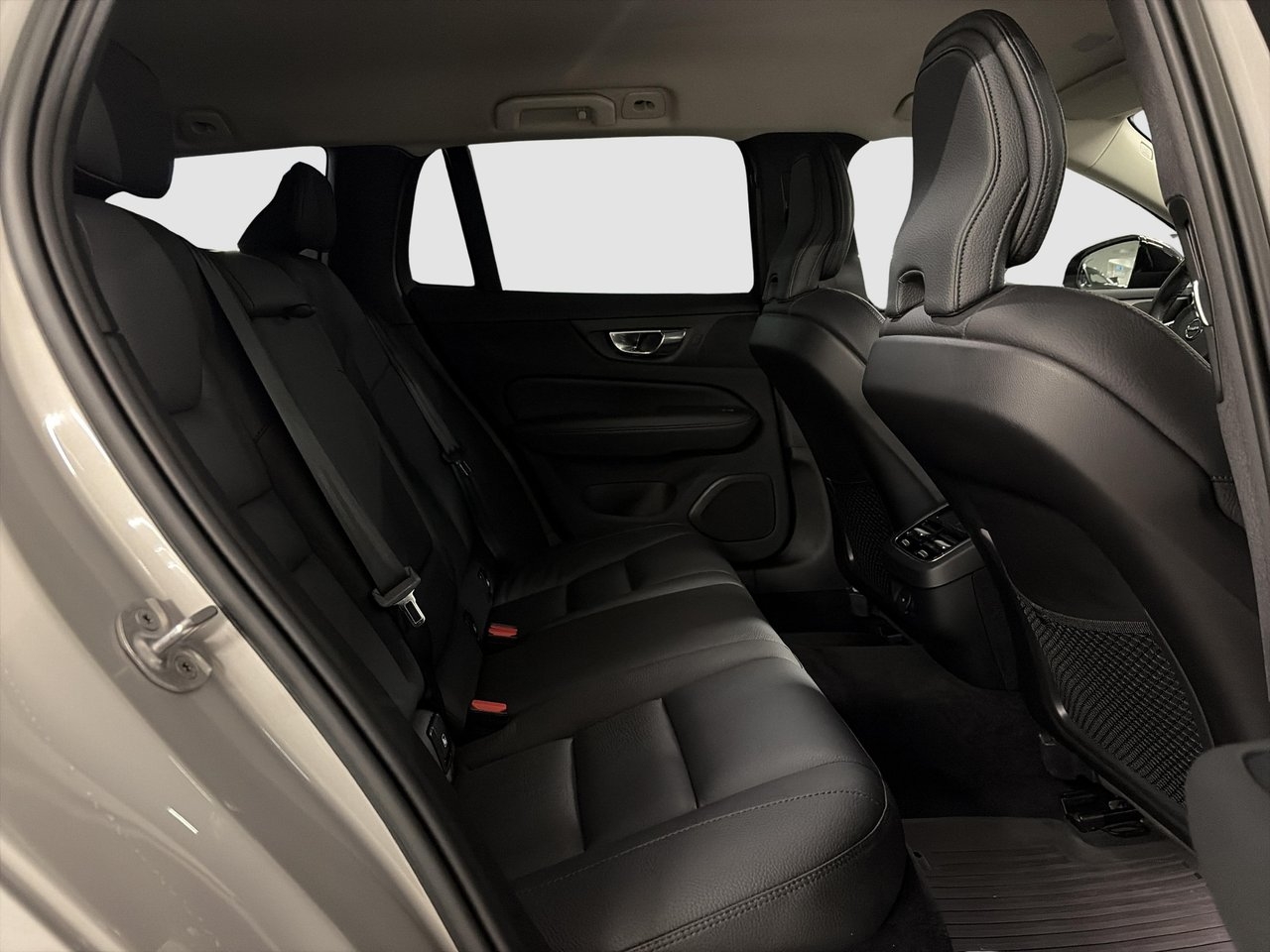 Volvo V60 B4 Plus Dark VOC Värmare 2023, kuva 6/10
