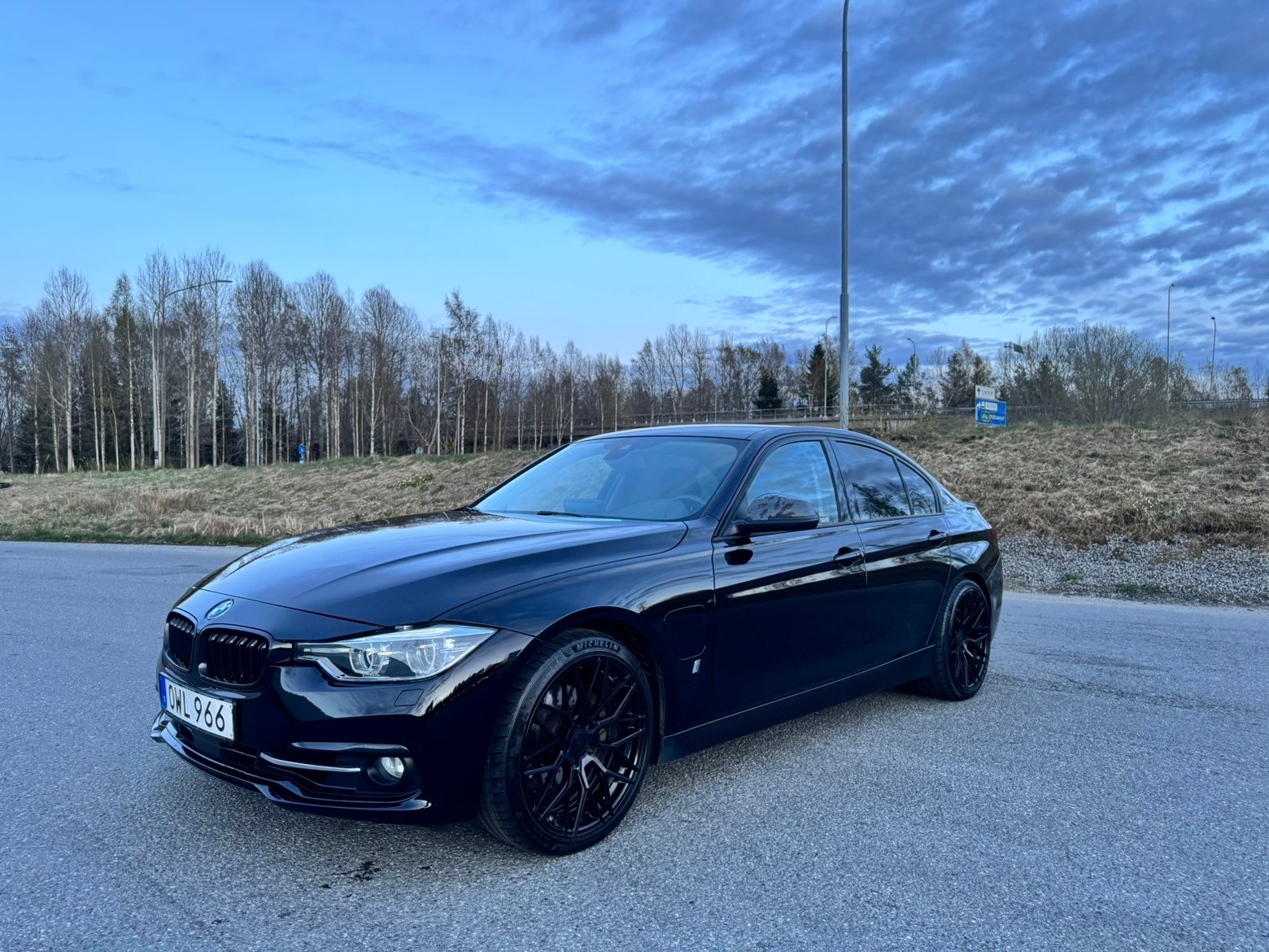 BMW 330 e Sedan Steptronic Sport line 2017, bild 2/10