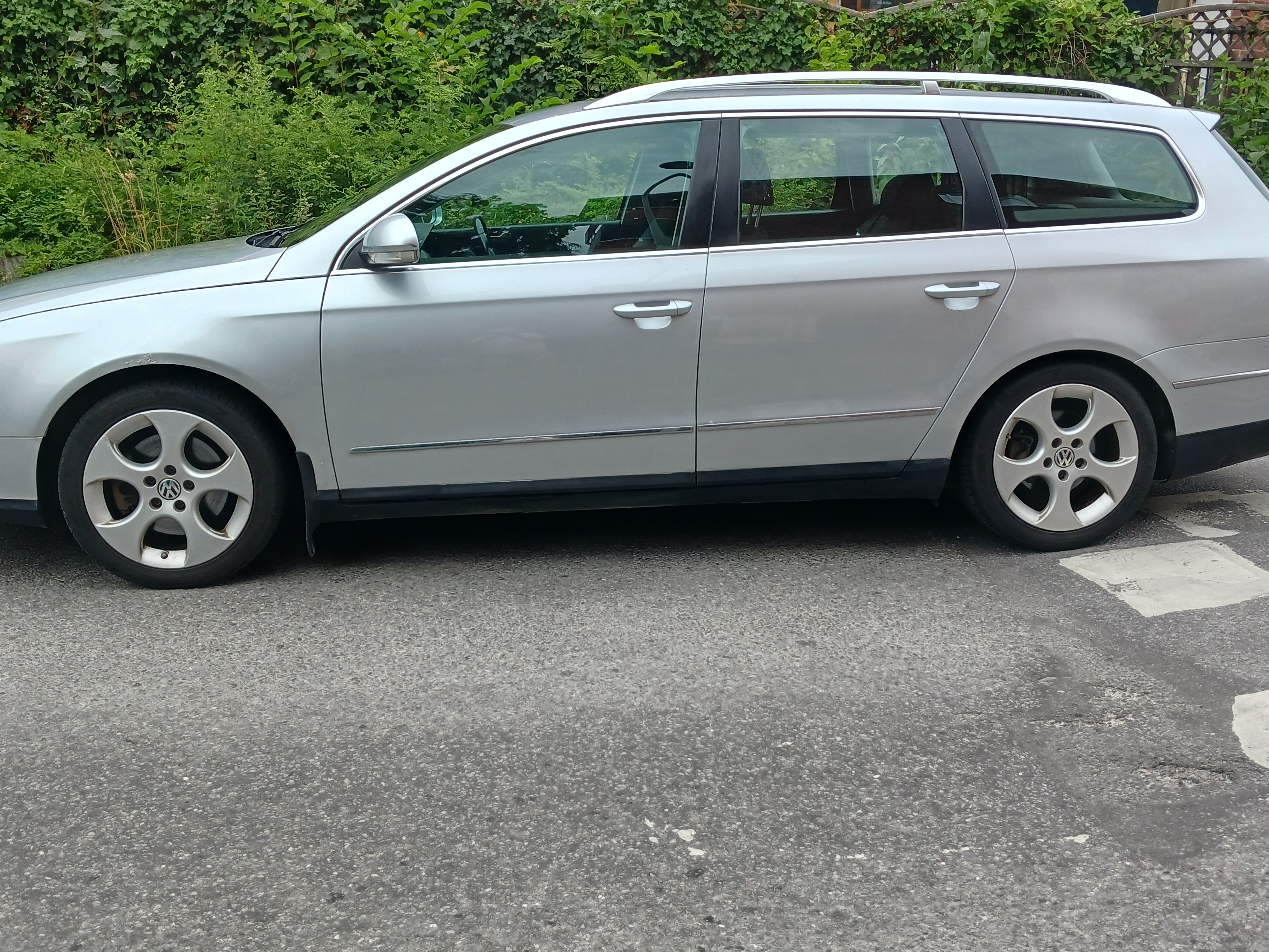 Volkswagen Passat 2010, bild 2/8