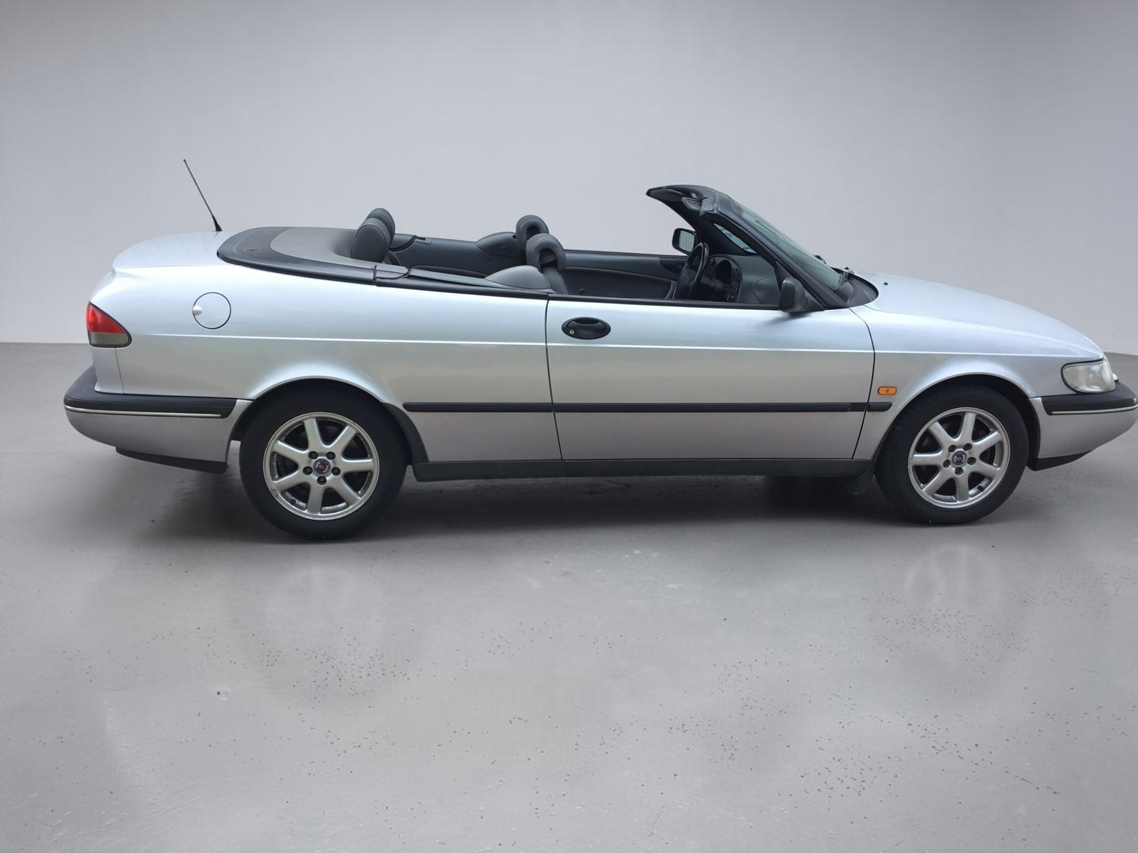 Saab 900 Cabriolet 2.0 Turbo Manuell 1997, bild 2/11